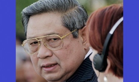 Indonesian President Susilo Bambang Yudhoyono talks during a news conference with Australian Prime Minister Julia Gillard (R) at the Northern Territory Parliament House in Darwin July 3, 2012. Yudhoyono is in Australia for the second annual Indonesia-Austr