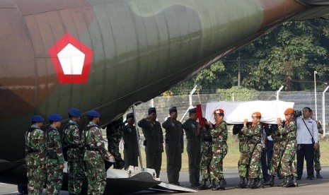 On Friday, Indonesian soldiers bring the coffins of those who died when Fokker-27 crashed Jakarta the day before. Eleven bodies were handed over to their families to be burried in a military ceremony. 