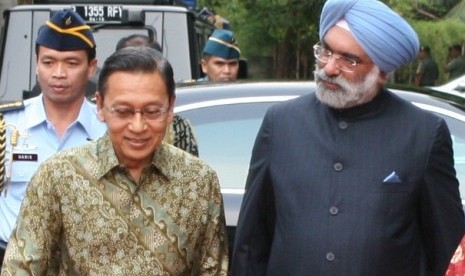 Indonesian Vice President, Boediono (left) walks with Indian Ambassador, Gurjit Singh, as they attend the commemoration of the International Day of Non Violence  in Jakarta on Tueasday.  