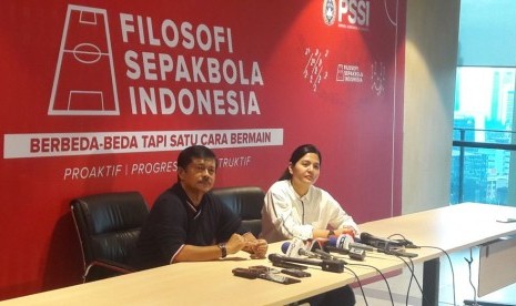 Sekjen PSSI Ratu Tisha Destria (kanan).