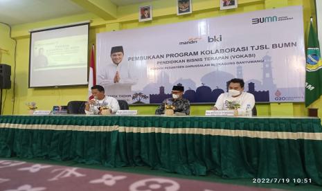 Induk holding BUMN jasa survei, PT Biro Klasifikasi Indonesia (Persero) atau BKI bersama Bank Mandiri membuka Program Pendidikan Bisnis Terapan (vokasi) melalui program kolaborasi Tanggung Jawab Sosial Lingkungan (TJSL) di Pondok Pesantren Darussalam Blokagung, Banyuwangi, Jawa Timur.