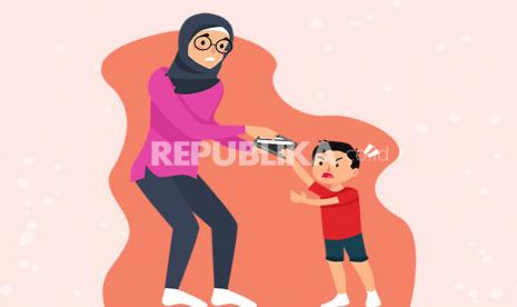 Orang tua memberikan gadget kepada anak (ilustrasi). Berbagai pengaturan perlu dilakukan pada ponsel Android guna mencegah anak berinteraksi dengan konten yang tidak pantas.