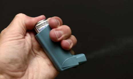 Inhaler asma. Pengidap asma membutuhkan inhaler untuk melegakan napasnya.