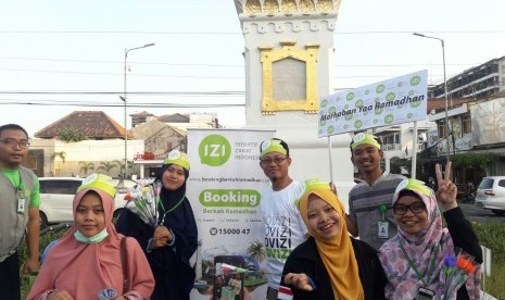 Inisiatif Zakat Indonesia (IZI) Perwakilan DI Yogyakarta bersama Asosiasi Organisasi Pengelola Zakat di Indonesia yang tergabung dalam Forum Organisasi Zakat (FOZ) Yogyakarta menggelar tarhib Ramadhan di kawasan Tugu Yogyakarta, Ahad (13/5). 