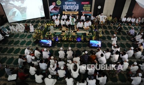 Inisiator Nusantara Mengaji Muhaimin Iskandar berikan sambutan saat penutupan Nusantara Mengaji di Ponpes Alkenaniyah, Jakarta, ahad (8/5). (Republika/Tahta Aidilla)