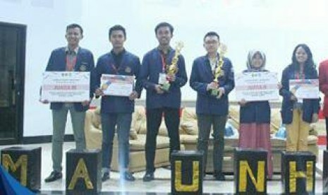 Inovasi aplikasi YourGuides antar mahasiswa IPB menjuarai lomba wirausaha.  