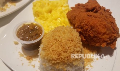 Inovasi McDonald's Indonesia Berupa Menu 'Ayam Kremes Sambal Matah dan Kedondong Fizz'. 