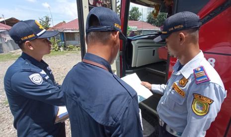 Inspeksi keselamatan lalu lintas angkutan jalan/ramp check jelang Nataru 2023/2024 olh BPTD kls. III DIY, dishub DIY & Dishub Bantul di wilayh Bantul pada tanggal 6 Desember 2023.