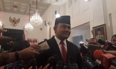 Inspektur Jenderal Heru Winarko berbicara kepada media usai dilantik sebagai kepala Badan Narkotika Nasional (BNN) di Istana Negara, Jakarta, Kamis (1/3).