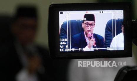 Inspektur Jenderal Kemenag M. Jassin memberikan keterangan terkait dengan sebuah travel yang memberangkatkan Jamaah Haji WNI menggunakan paspor Filipina, di Jakarta, Selasa (23/8).