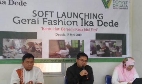 Institut Kemandirian Dompet Dhuafa melaunching gerai fesyen Ika Dede.