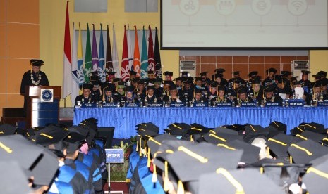 Institut Pertanian Bogor (IPB) kembali menggelar upacara wisuda tahap VI Program Sarjana, Profesi Dokter Hewan, dan Pascasarjana tahun akademik 2017/2018 di Graha Widya Wisuda, Kampus IPB Dramaga Bogor (21/3). 