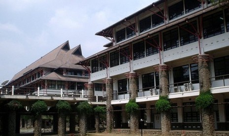 Institut Teknologi Bandung (ITB). Ketua KM tidak keberatan ITB bekerjasama dengan pinjol asal tidak memberatkan.