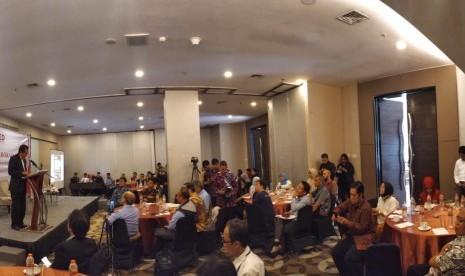 Institut Teknologi dan Bisnis Ahmad Dahlan Jakarta (ITB-AD) menggelar kegiatan FGD lintas sektoral dan kolaborasi riset dengan tema “Industri tembakau perspektif investasi dan pertumbuhan ekonomi nasional Indonesia (optimalisasi fungsi cukai)”. Kegiatan ini diadakan di The Bellevue Suites Hotel Pondok Indah mulai Rabu (5/2) dan berakhir Jumat (7/2).