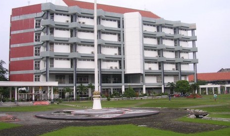 Institut Teknologi Sepuluh Nopember (ITS) Surabaya 