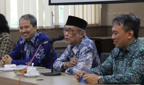 Institut Teknologi Sepuluh Nopember (ITS) Surabaya mengundang Komunitas Peduli Surabaya Rek Ayo Rek (RAR) dan pemerhati lingkungan untuk mendiskusikan masalah lingkungan, Selasa (12/4)