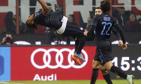 Inter Milan's Joel Obi celebrates after scoring against AC Milan during their Italian Serie A soccer match at the San Siro stadium in Milan November 23, 2014. 