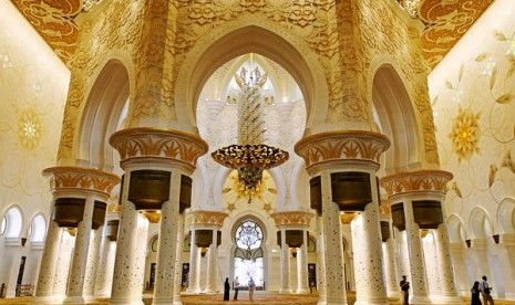 Interior Masjid Syekh Zayed Abu Dhabi.