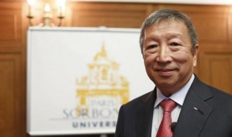 International Olympic Committee (IOC) member and First Vice President Ser Miang Ng attends a news conference to announce a bid for the IOC presidency at the Sorbonne in Paris May 16, 2013.