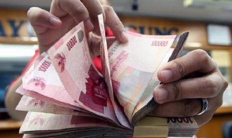 Pengelolaan dana menjadi hal yang penting di masa resesi. Pengamat senior Pasar Modal, Budi Hikmat mengatakan investasi menjadi suatu keharusan di masa krisis, terutama saat kondisi negara kekurangan likuiditas.