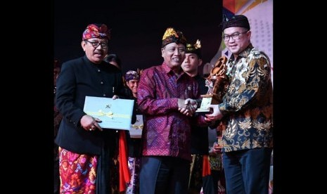 IPB mendapat 2 Penghargaan Inovasi 2019 dari Menteri Ristek Dikti : Anugerah Widyapadhi dan Anugerah WidyaKrida sbg perguruan tertinggi terbaik dalam Science Techno Park dan pengembangan  Start Up