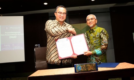 IPB meneken kerja sama dengan PT Pertani dan PDAM Tirta Kahuripan Kabupaten Bogor.