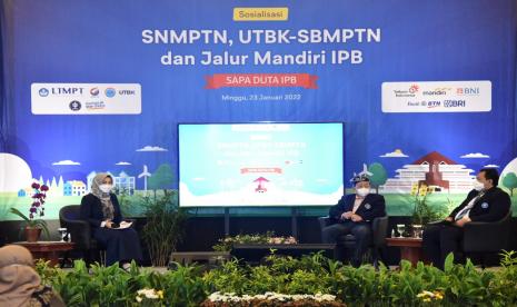 IPB University menyelenggarakan Sosialisasi Seleksi Nasional Masuk Perguruan Tinggi Negeri (SNMPTN), Ujian Tulis Berbasis Komputer – Seleksi Bersama Masuk Perguruan Tinggi Negeri (UTBK-SBMPTN) dan Jalur Mandiri IPB University 2022,  Ahad (23/1).