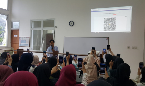 IPB University mulai menerapkan presensi online.