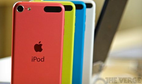 iPod touch model terbaru dengan enam pilihan warna.