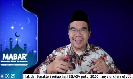 Ir. R. Ridwan Hasan Saputra, M.Si saat menjadi pembicara di acara Malam Bina Akhlak dan Karakter (MABAR) yang digelar Klinik Pendidikan MIPA (KPM), Selasa (16/2/21)