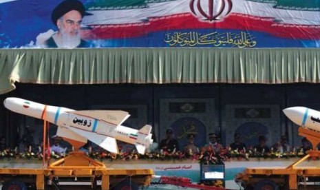 Iran memperingati 36 tahun meletusnya perang Iran-Irak dengan memamerkan beragam senjata terbaru.