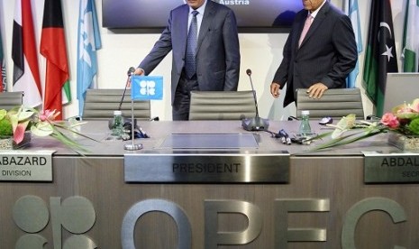 Iraq's Oil Minister and OPEC president Abdul Kareem Luaibi (left) and OPEC Secretary General Abdallah al-Badri arrive for a news conference after a meeting of OPEC oil ministers at OPEC's headquarters in Vienna, June 14, 2012. Iraq still sits as one of the