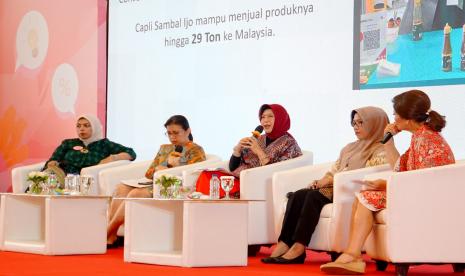 irektur Compliance & Human Capital BSI Tribuana Tunggadewi saat acara Talkshow Edukasi Keuangan Bundaku Bersama OJK Bertema Ibu Cerdas Keuangan.