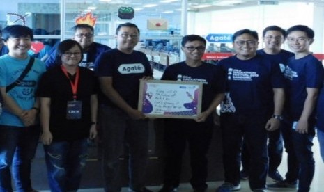 irektur Digital Business Telkom Faizal R. Djoemadi (keempat dari kanan) memberikan pesan motivasi dalam launching program Indigo Game Startup Incubation disaksikan oleh Executive Vice President Digital & Next Business Telkom Joddy Hernady (ketiga dari kanan) dan CEO PT Agate International Arief Widhiyasa (paling kiri) beberapa waktu lalu.