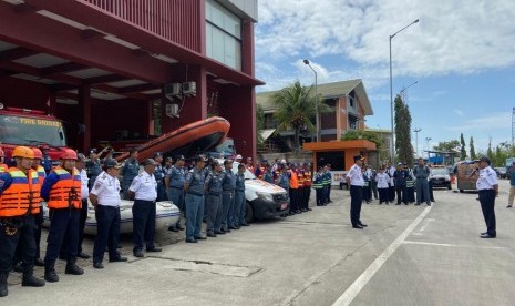 irektur Kesatuan Penjagaan Laut dan Pantai (KPLP) Ahmad saat memimpin Apel Pembukaan Posko Reaksi Cepat di Tanjung Priok, Kamis (2/1)