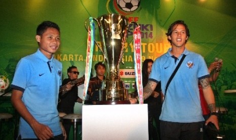 Irfan Bachdim (kanan) dan Evan Dimas Darmono (kiri).