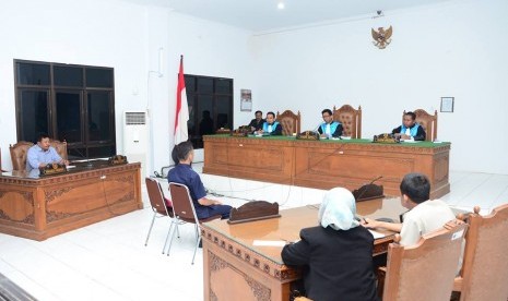  Irvan Mawardi saat memimpin sidang.