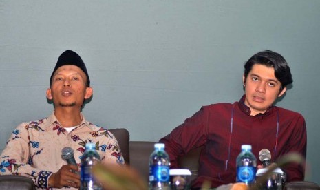 Irwansyah (kanan) dan Syaiful Anwar, alumni dai sarjana BMH.