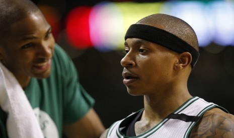 Isaiah Thomas (kanan)