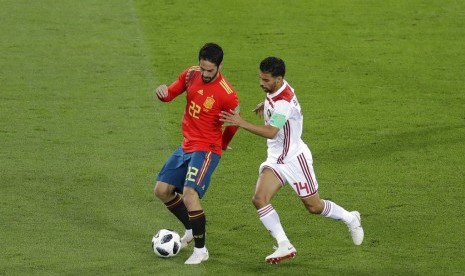 Isco (kiri).