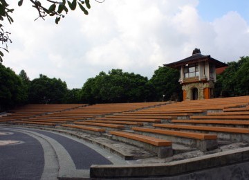  ISI campus in Bali has an open theater (photo file).