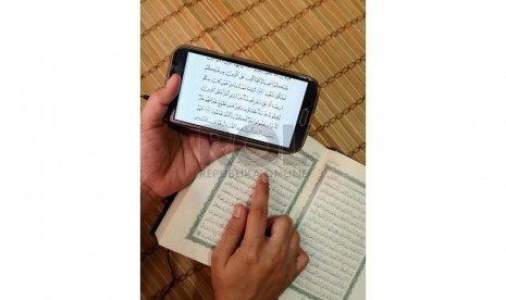 Islam dan gadget. (Republika/ Tahta Aidilla)