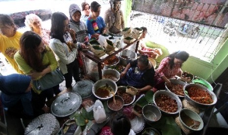 Islam mengharamkan semua benda yang dapat menghilangkan kesadaran dan melemahkan urat serta yang membahayakan tubuh.