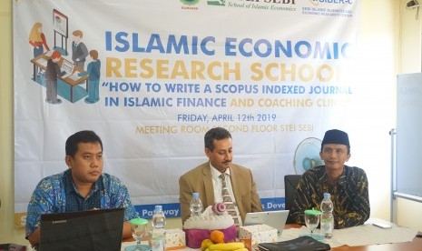 Islamic Economic Research School (IERS) STEI SEBI mengundang nara sumber pakar akuntansi Islam dari Qatar University,  Ousama Abdulrahman Anam  PhD.