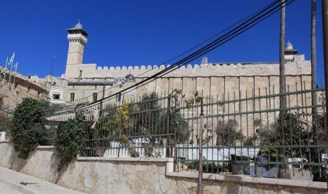 Israel Pasang Menorah di Masjid