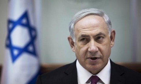 Israel's Prime Minister Benjamin Netanyahu attends the weekly cabinet meeting in Jerusalem October 26, 2014.