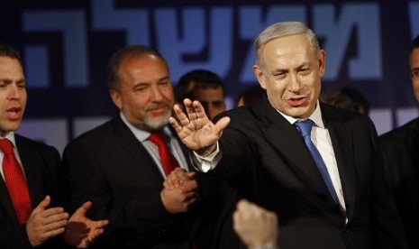 Israel's Prime Minister Benjamin Netanyahu, right, and former Foreign Minister Avigdor Lieberman greet their supporters in Tel Aviv, Israel, Wednesday, Jan. 23, 2013. 