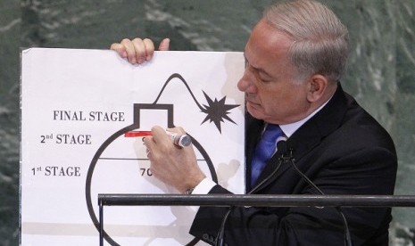 Israeli Prime Minister Benjamin Netanyahu draws a red line on a graphic of a bomb as he addresses the 67th United Nations General Assembly at the U.N. headquarters in New York September 27, 2012. Netanyahu drew his 