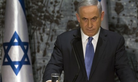 Israeli Prime Minister Benjamin Netanyahu speaks in the Jerusalem residence of Israeli President Reuven Rivlin after he was tasked by the president to form the next Israeli government, 25 March 2015.