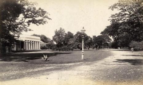 Istana Gubenur Jendral (kini Istana Negara) di Batavia (Jakarta) pada tahun 1880-1900.